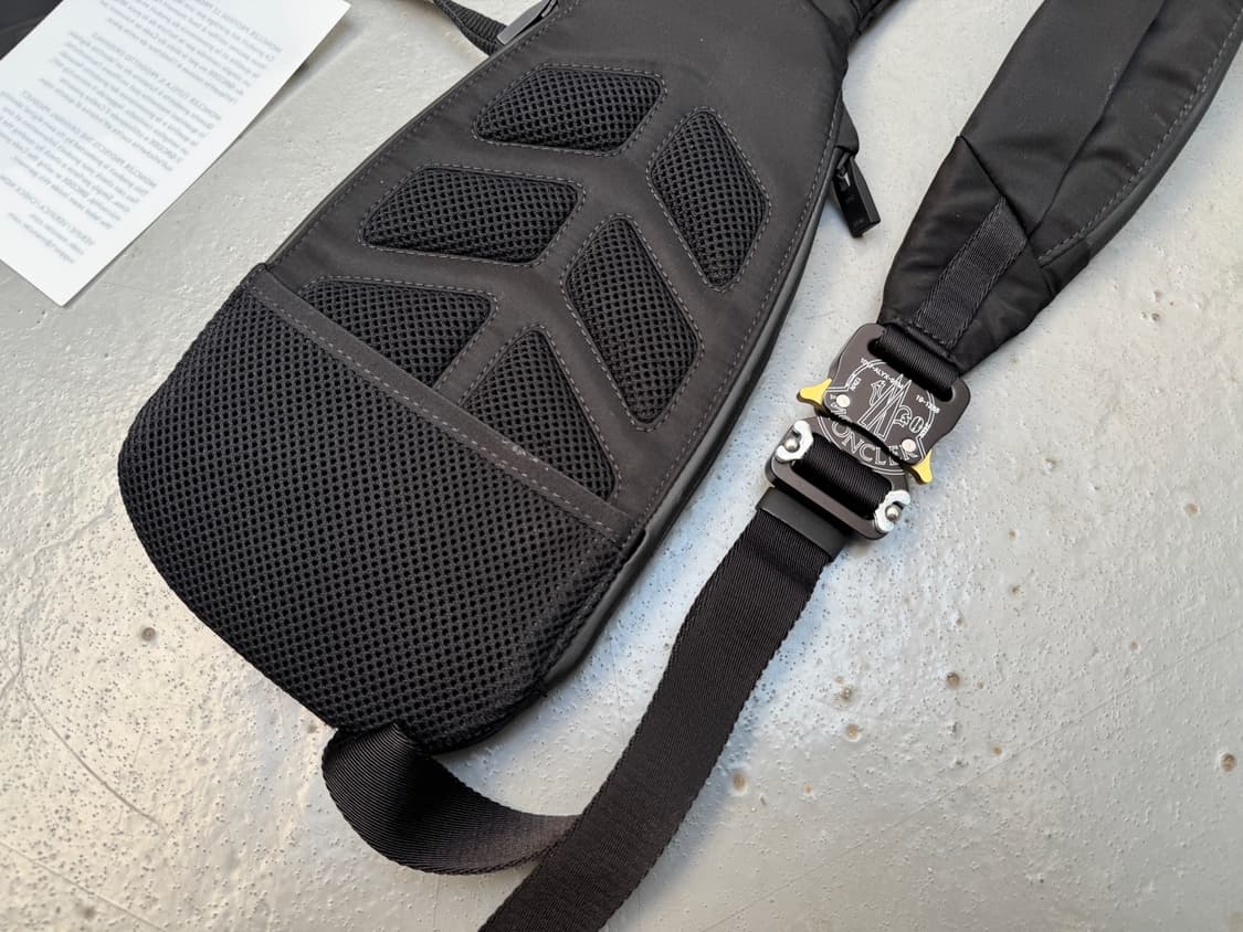 알릭스 x 몽클레어 지니어스 크로스보디백 몽클레르 ALYX x MONCL 상품이미지3