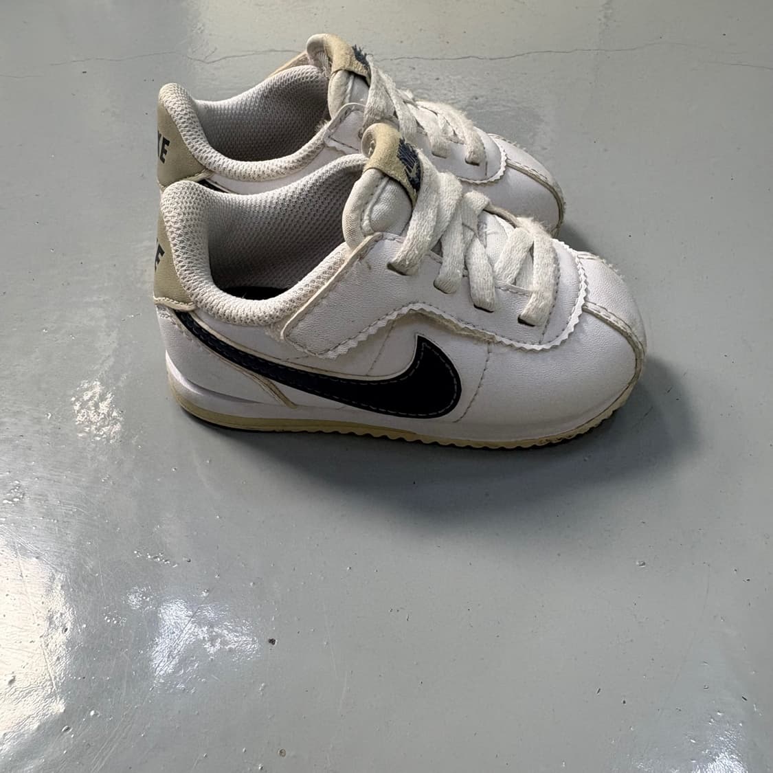 120 나이키 키즈 코르테즈 흰검 운동화 0406J 상품이미지4