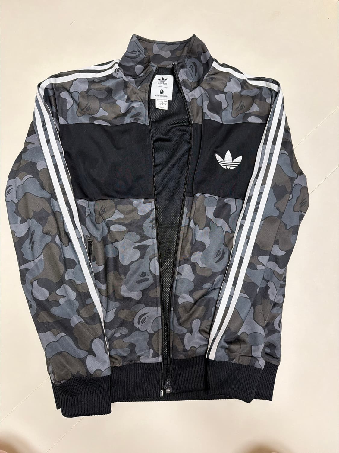 [L] 베이프 아디다스 파이어버드 트랙탑 블랙 상품이미지1