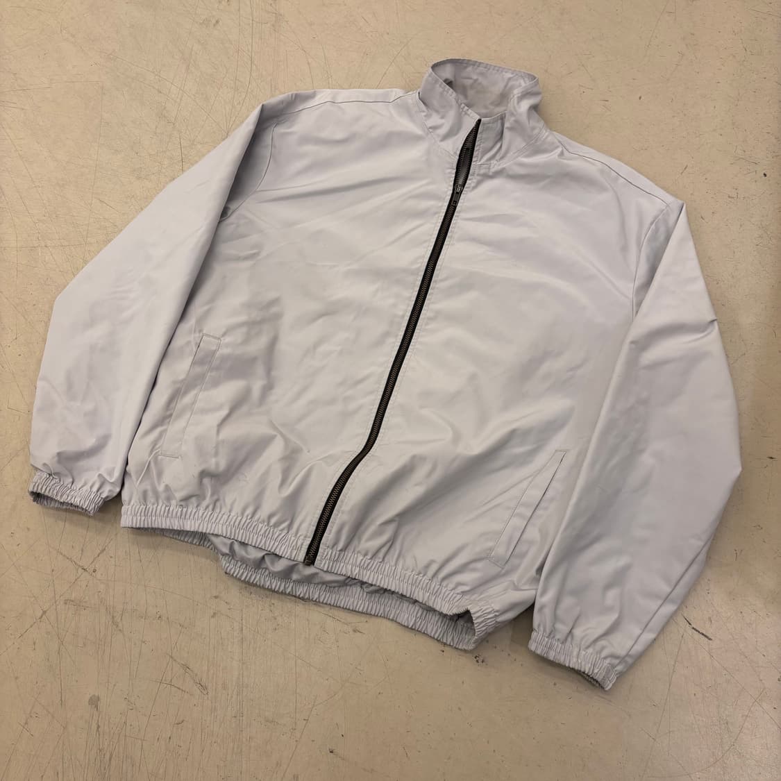 디스이즈네버댓 빅로고 그레이 바람막이 상품이미지2