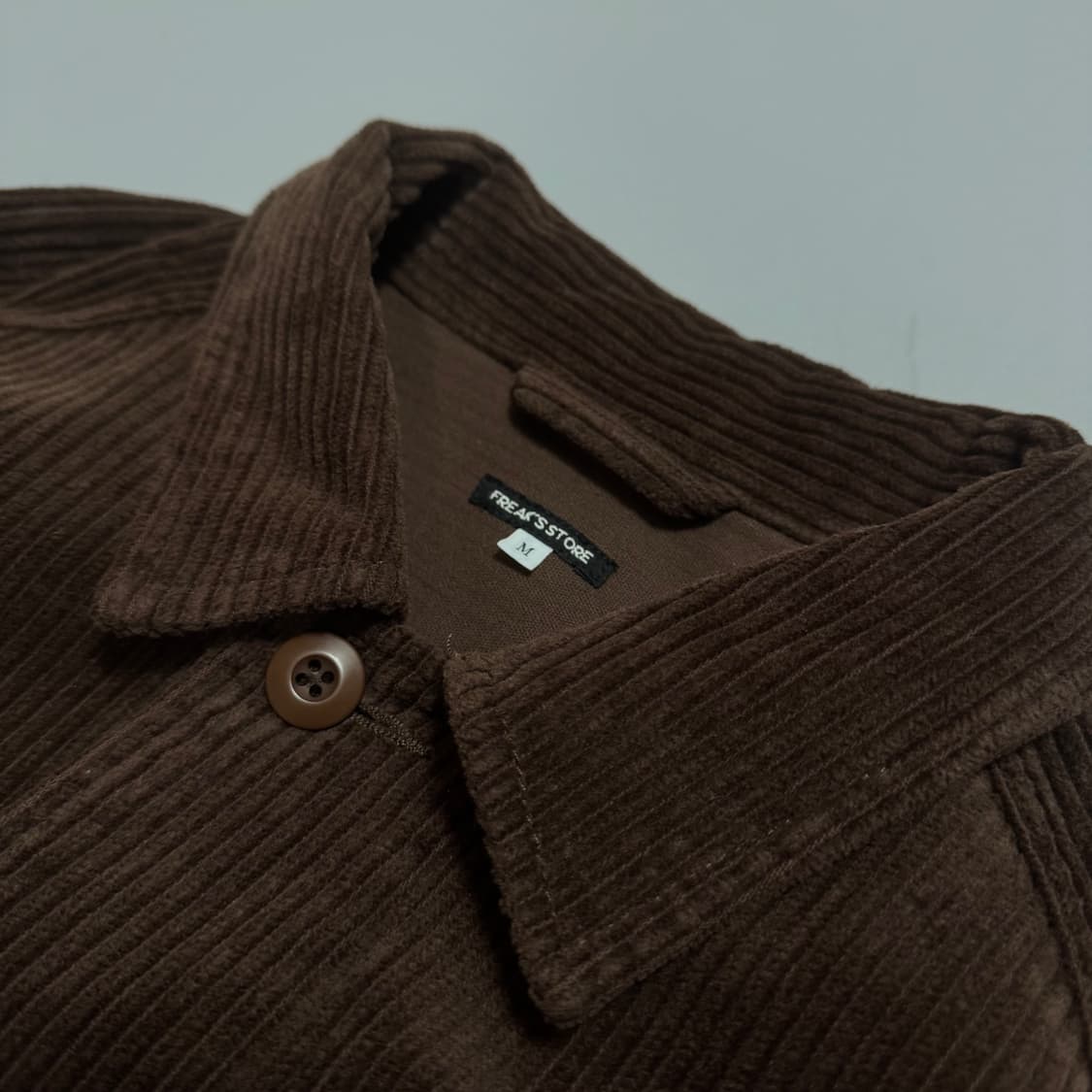 프릭스스토어 브라운컬러 코듀로이 버클 스트랩 쇼트 트러커 자켓 상품이미지3