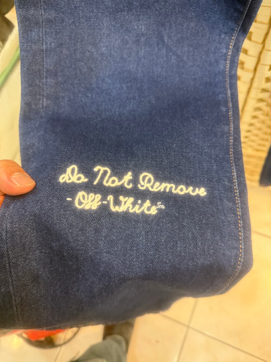 34 정품 오프화이트 DO NOT REMOVE 데님팬츠 팝니다 상품이미지3