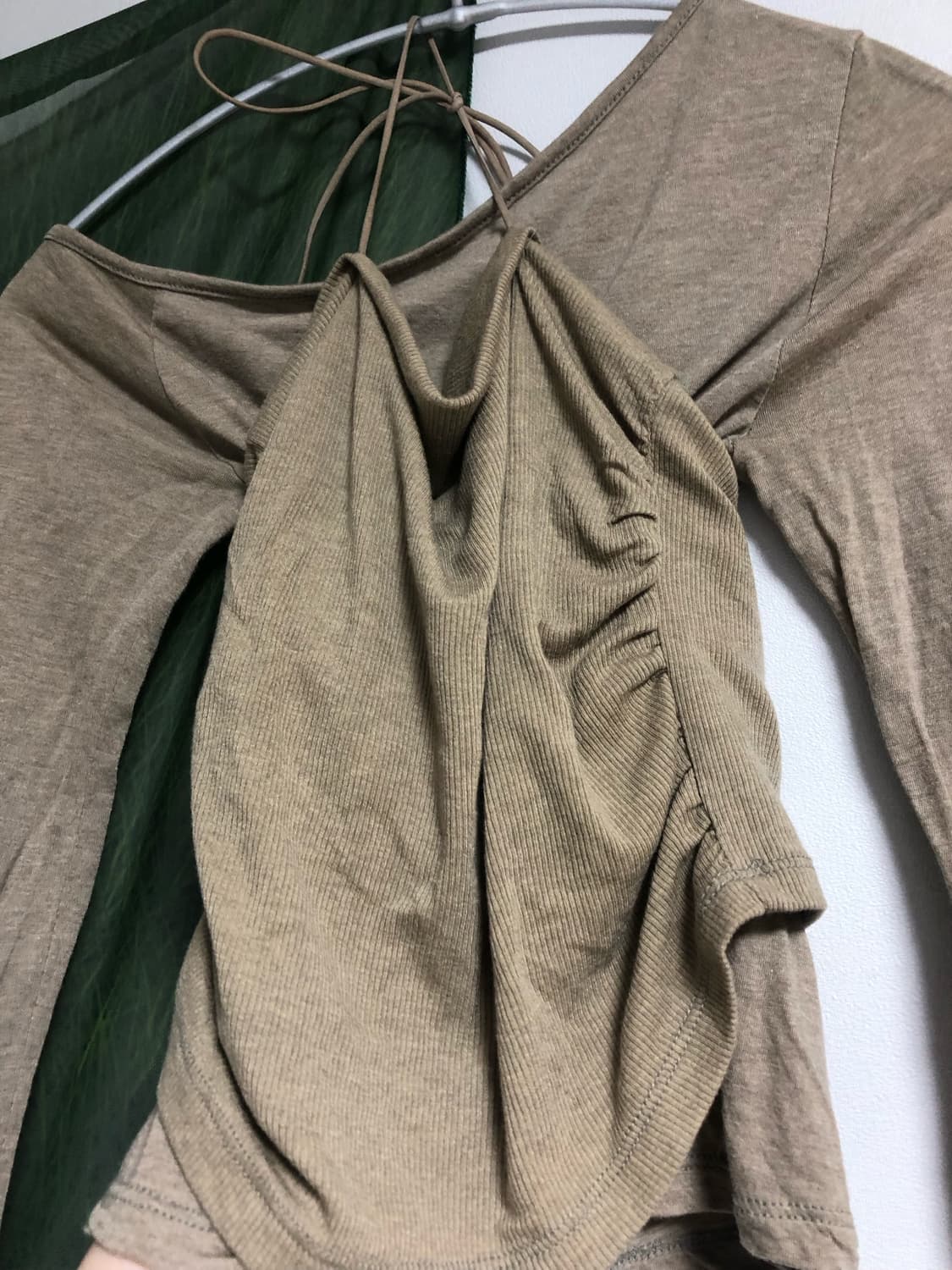 팁씨 레이어드 원오프숄더 카키 상품이미지3