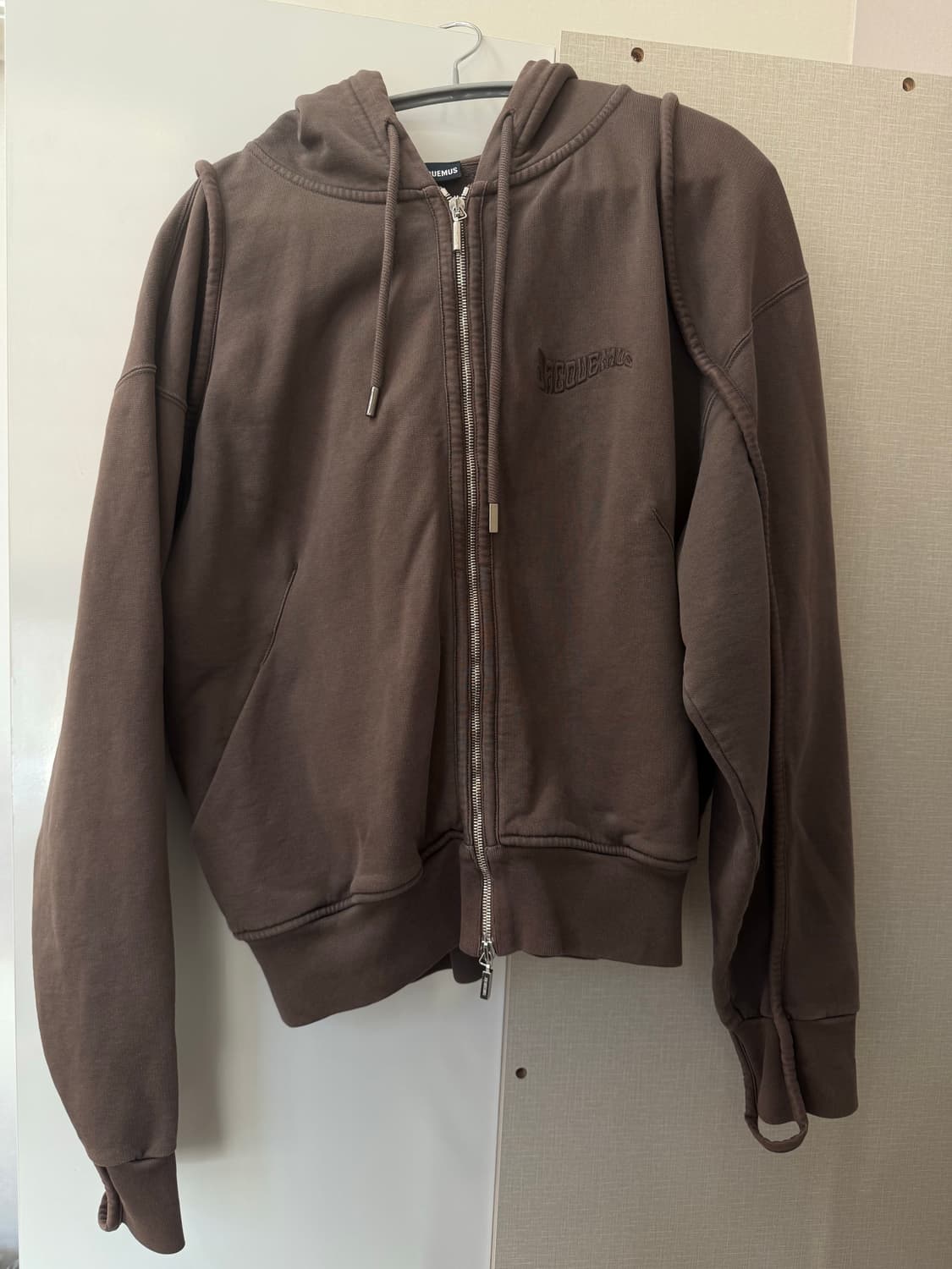 자크뮈스 브라운 후디 Le Chouchou 'Le Sweater 상품이미지1