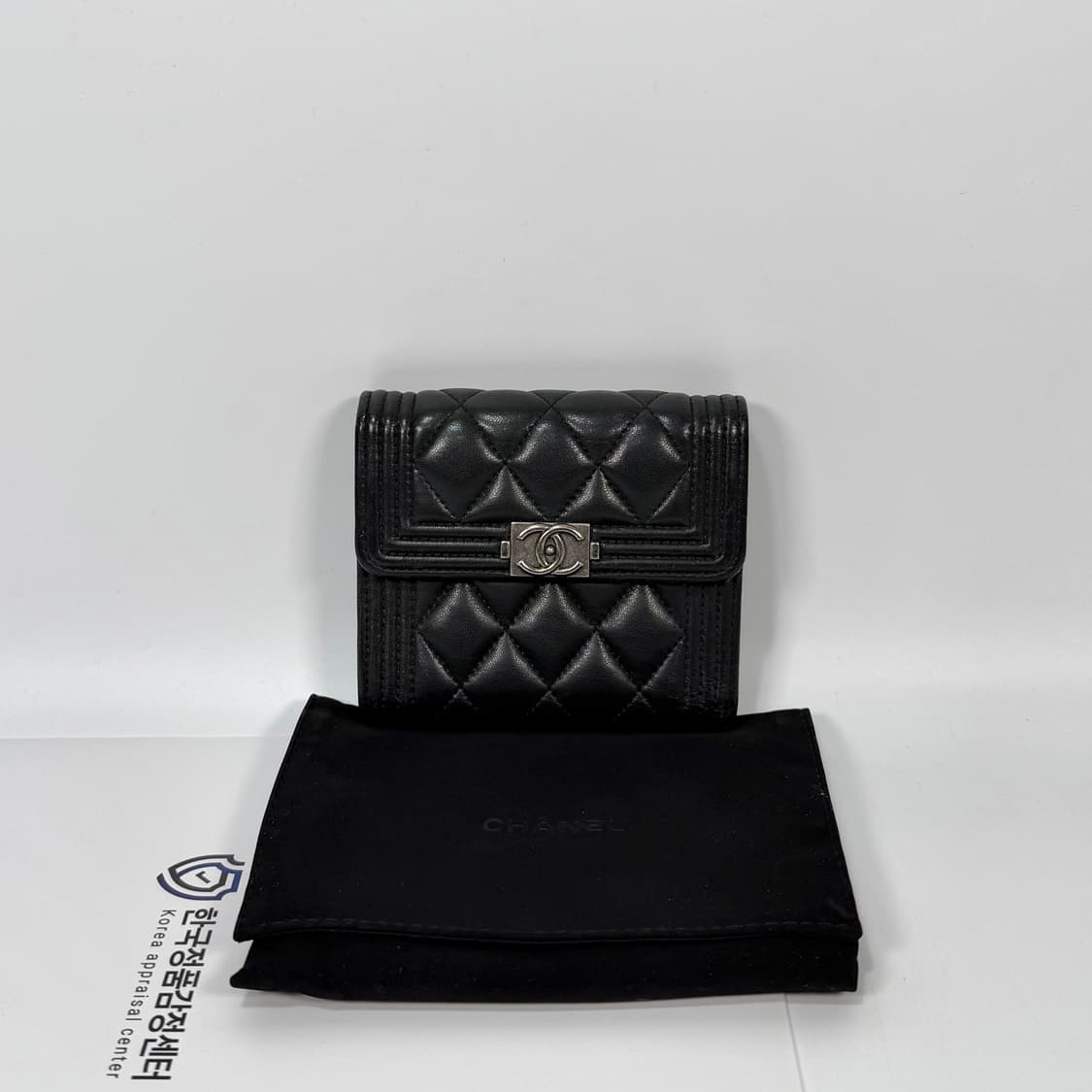 샤넬 보이 플랩 반지갑 상품이미지1