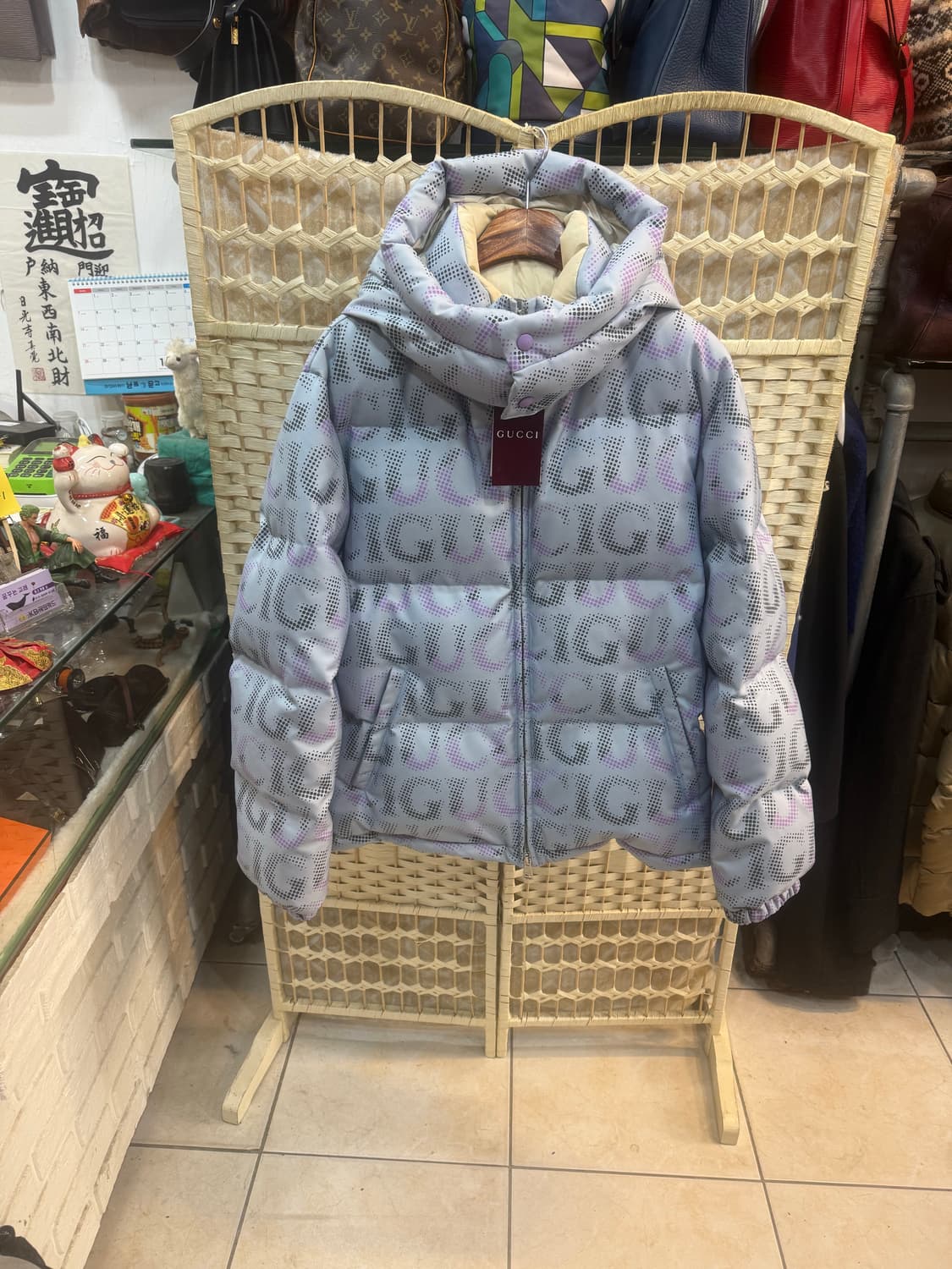 50/105/24fw 정품 구찌 올오버 로고 다운패딩 팝니다 상품이미지1