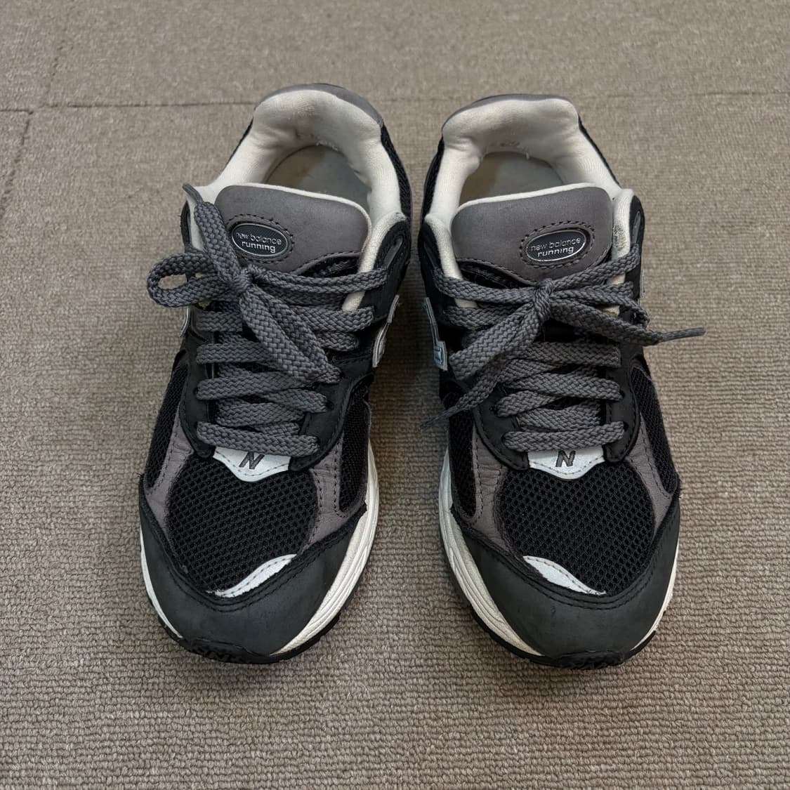 뉴발란스 2002R 프리미엄 빈티지 블랙 225 상품이미지2