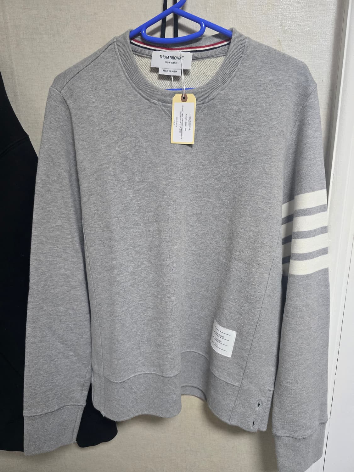 (새상품급/25ss)톰브라운 라이트 그레이 맨투맨 2사이즈 상품이미지1