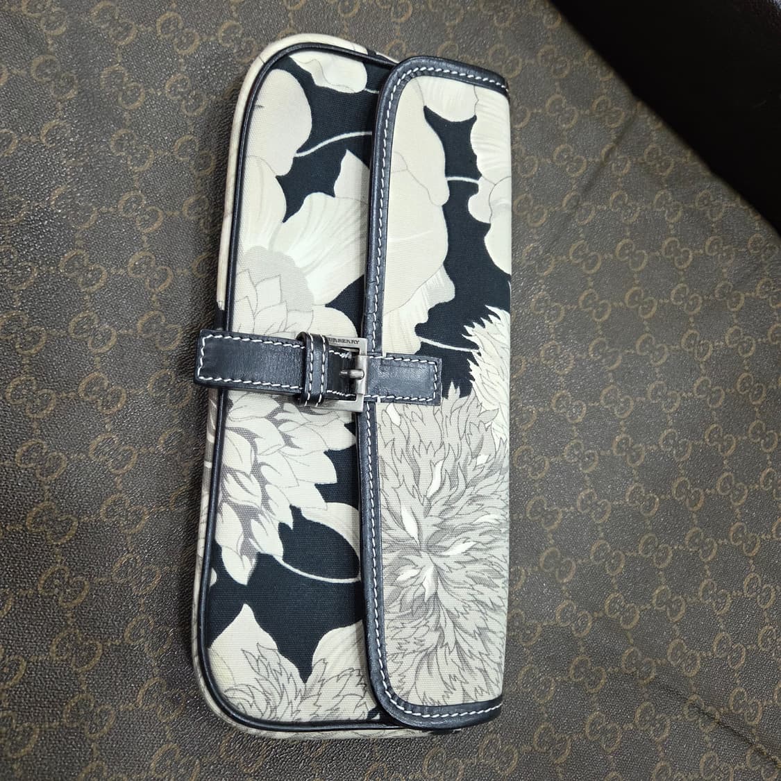 버버리 플라워 미니 클러치 상품이미지1