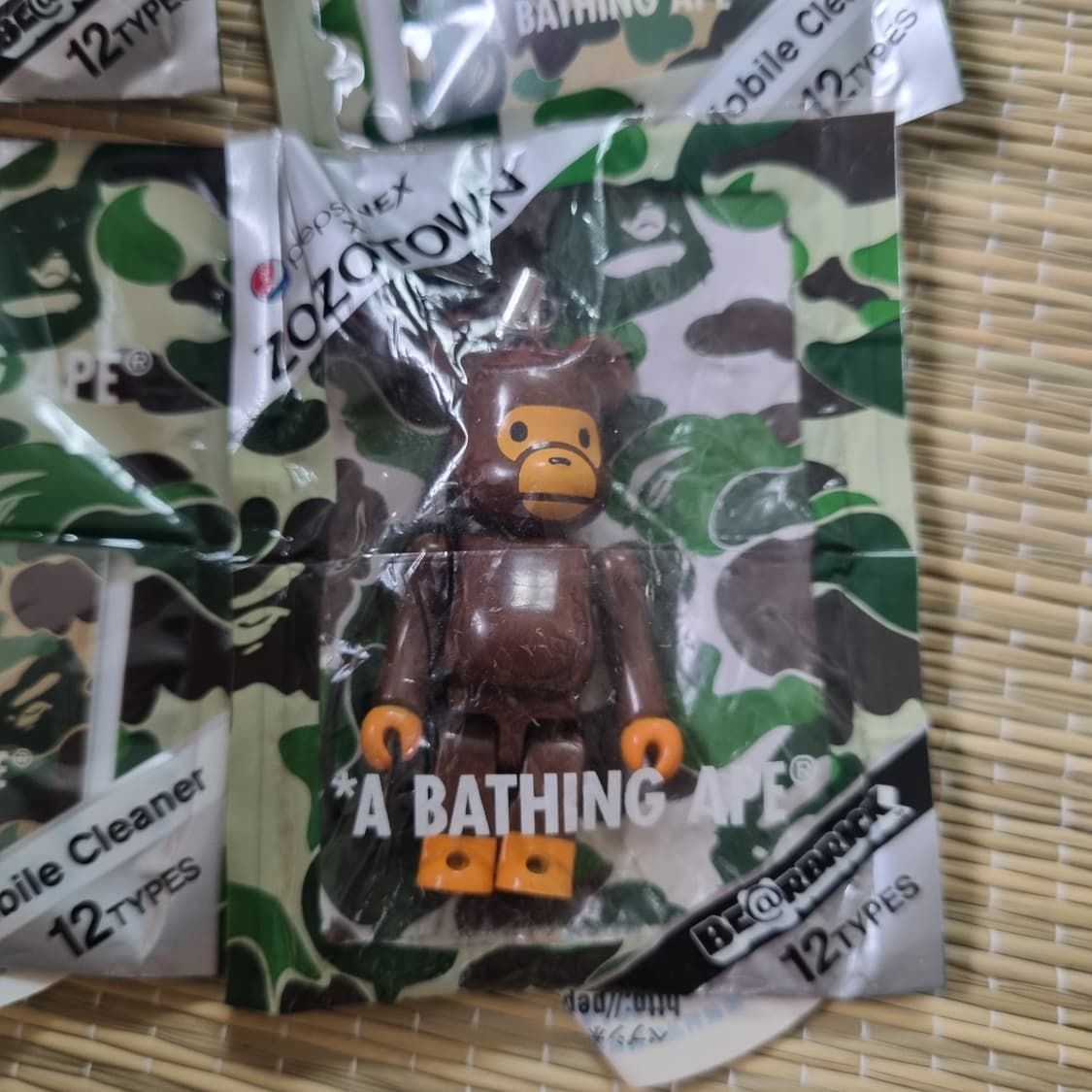 일본 베이프 마일로 X 70% 베어브릭X펩시 키링 핸드폰 클리너 총4종 상품이미지4