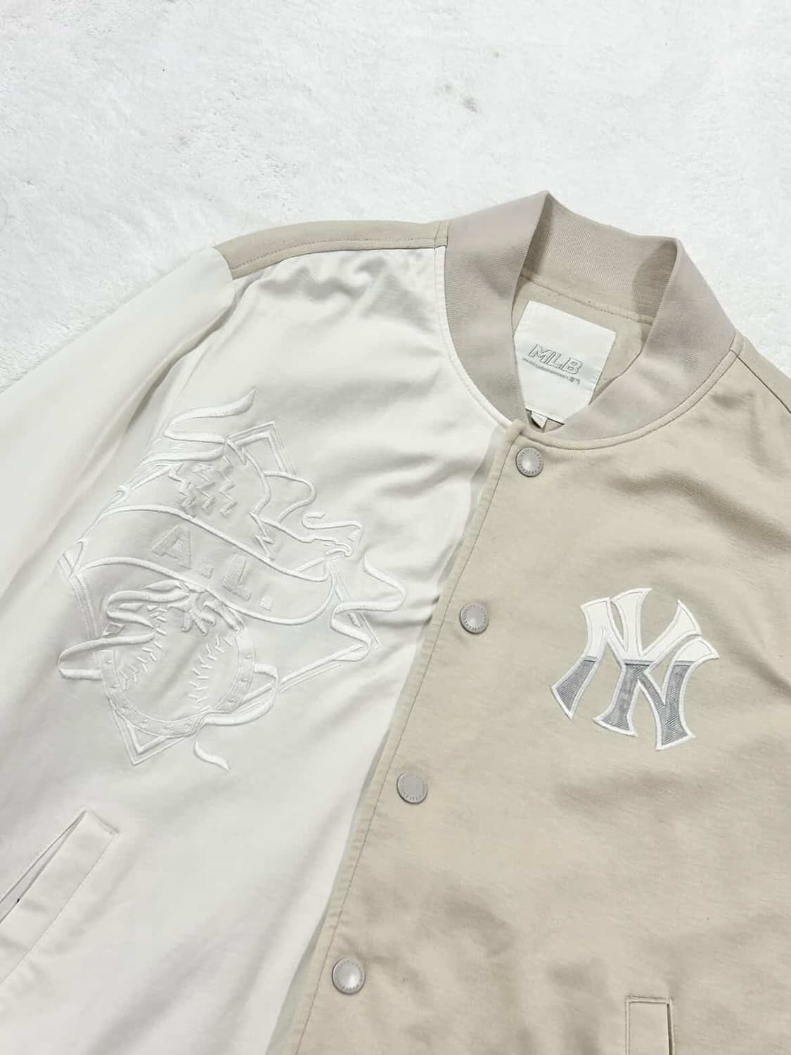 MLB 뉴욕양키스 베이지 배색 바시티자켓 상품이미지7