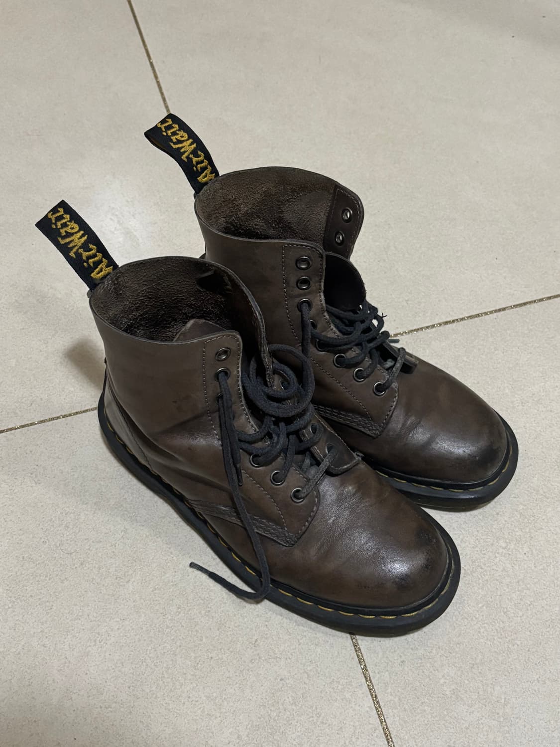 닥터마틴 1460 브라운 8홀 EU41 상품이미지1