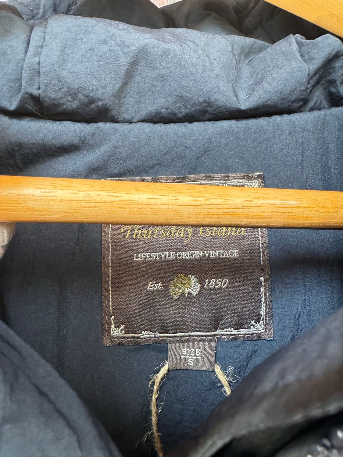 써스데이아일랜드 네이비 자수 덕다운 롱 패딩 S 상품이미지5