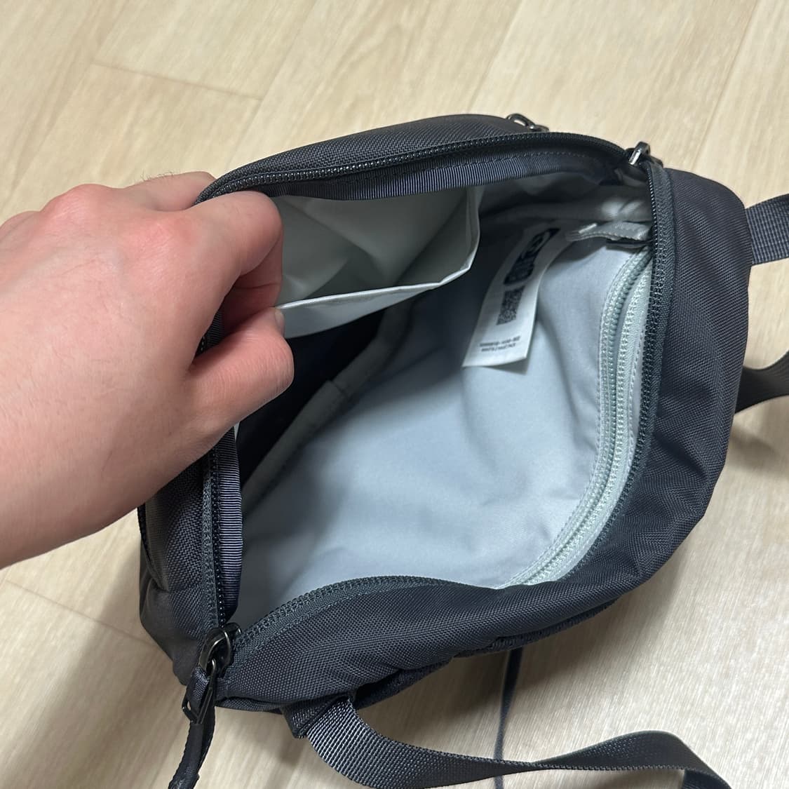 아크테릭스 맨티스2 그래파이트 힙색 상품이미지4