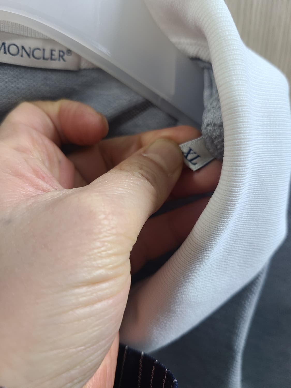 몽클레어 그레이 카라 반팔 티셔츠 상품이미지3