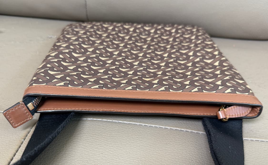 버버리 모노그램 메신저백 크로스백 탄컬러 상품이미지8