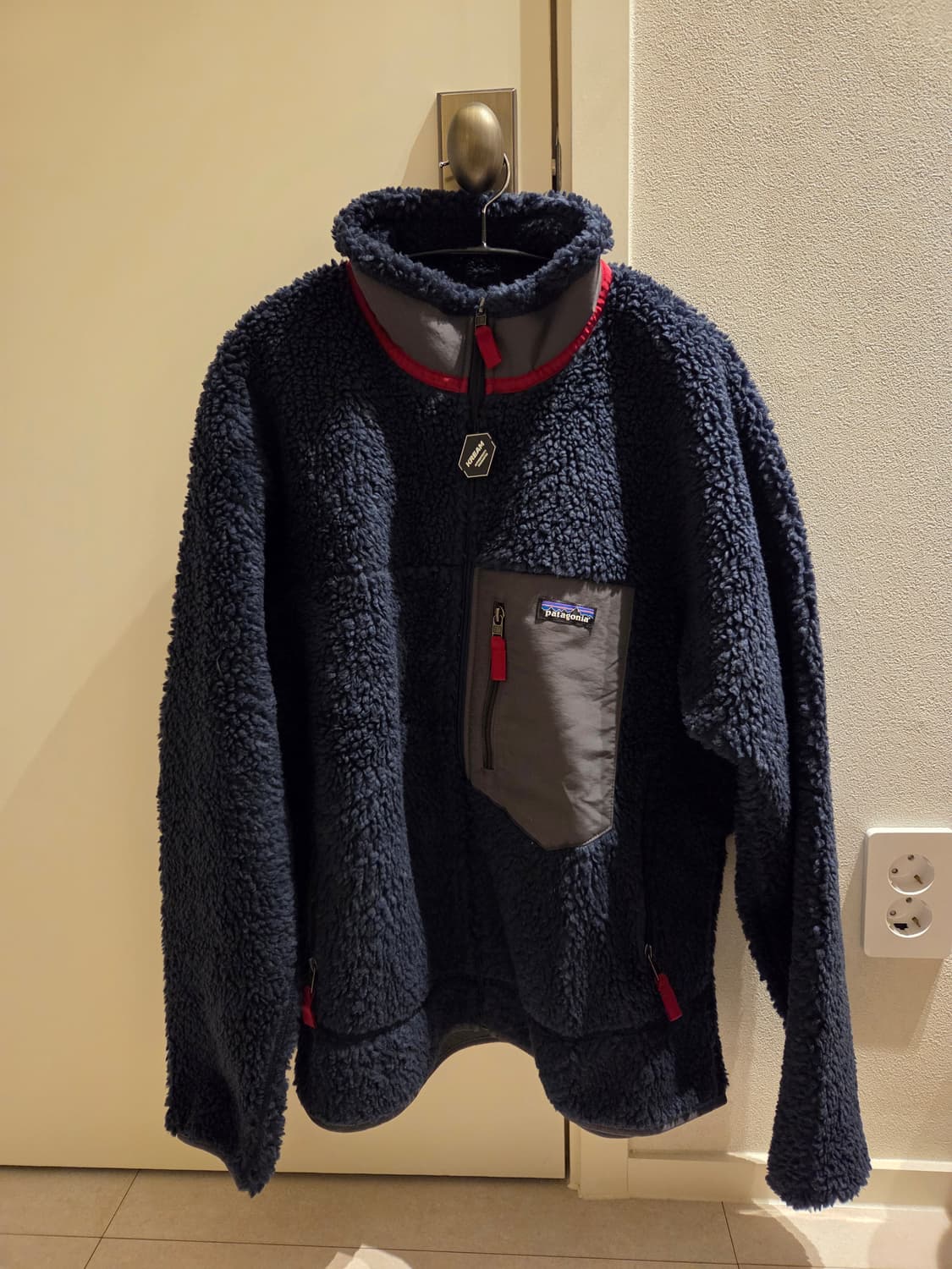 새상품_파타고니아 클래식 레트로X 자켓 뉴 네이비 왁스 레드 상품이미지4