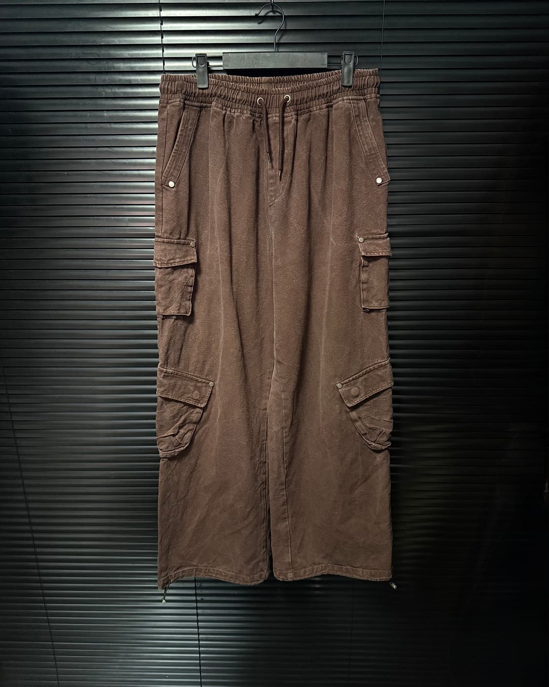 투래빗 브라운 버건디 리벳 포켓 카고 유틸리티 밴딩 와이드 커브드 팬츠 상품이미지1