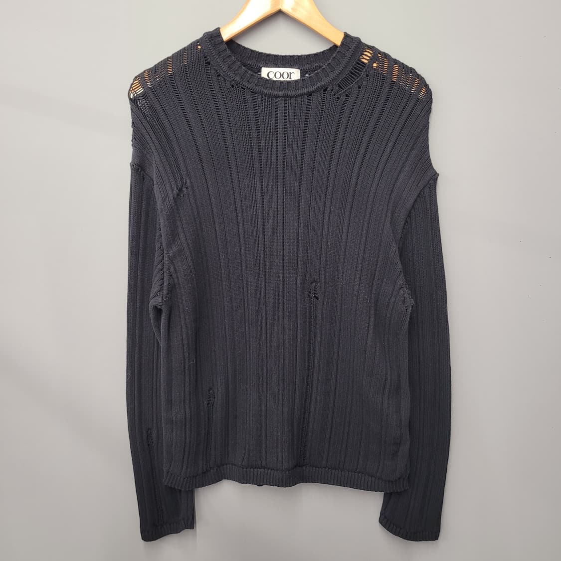 쿠어 데미지 크루넥 니트 블랙 상품이미지1