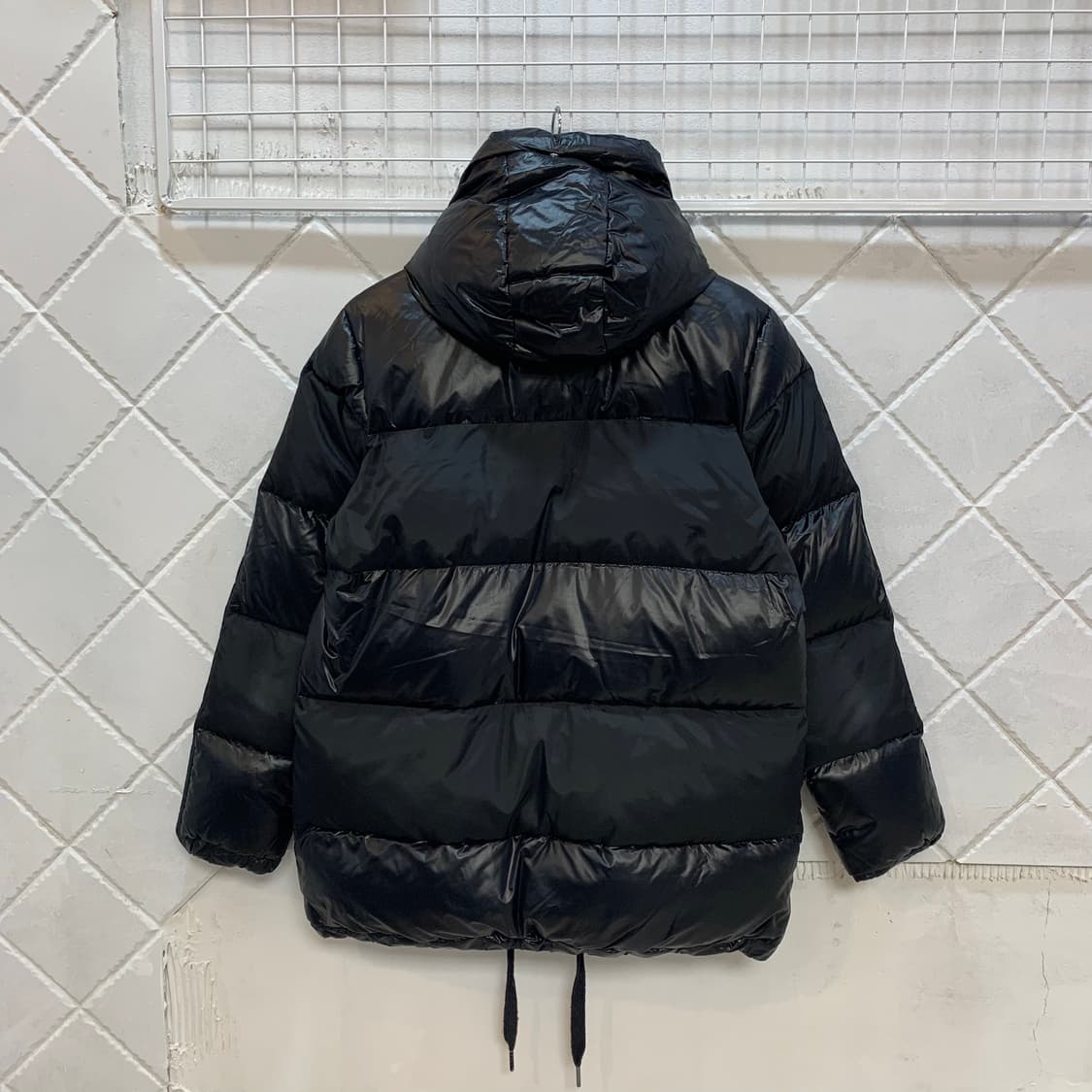 아디다스 덕다운 올블랙 투웨이 유광 패딩 점퍼 상품이미지3