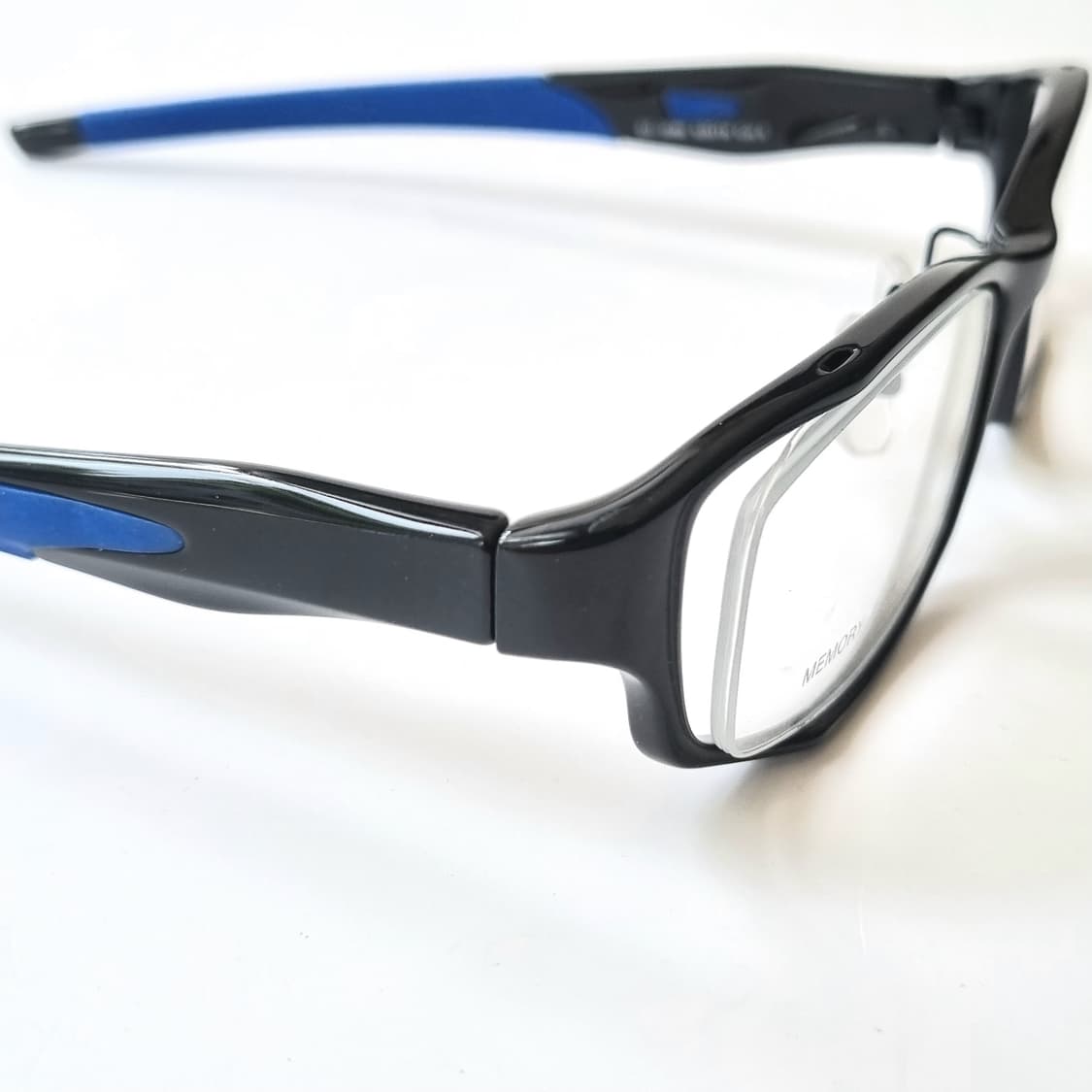 데드스탁 가볍고 유연한 착용감, 유니크한 쉐입 안경테 807 상품이미지7