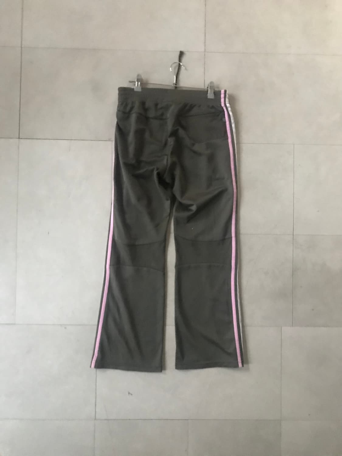 아디다스 카키 핑크 부츠컷 트레이닝 팬츠 상품이미지6