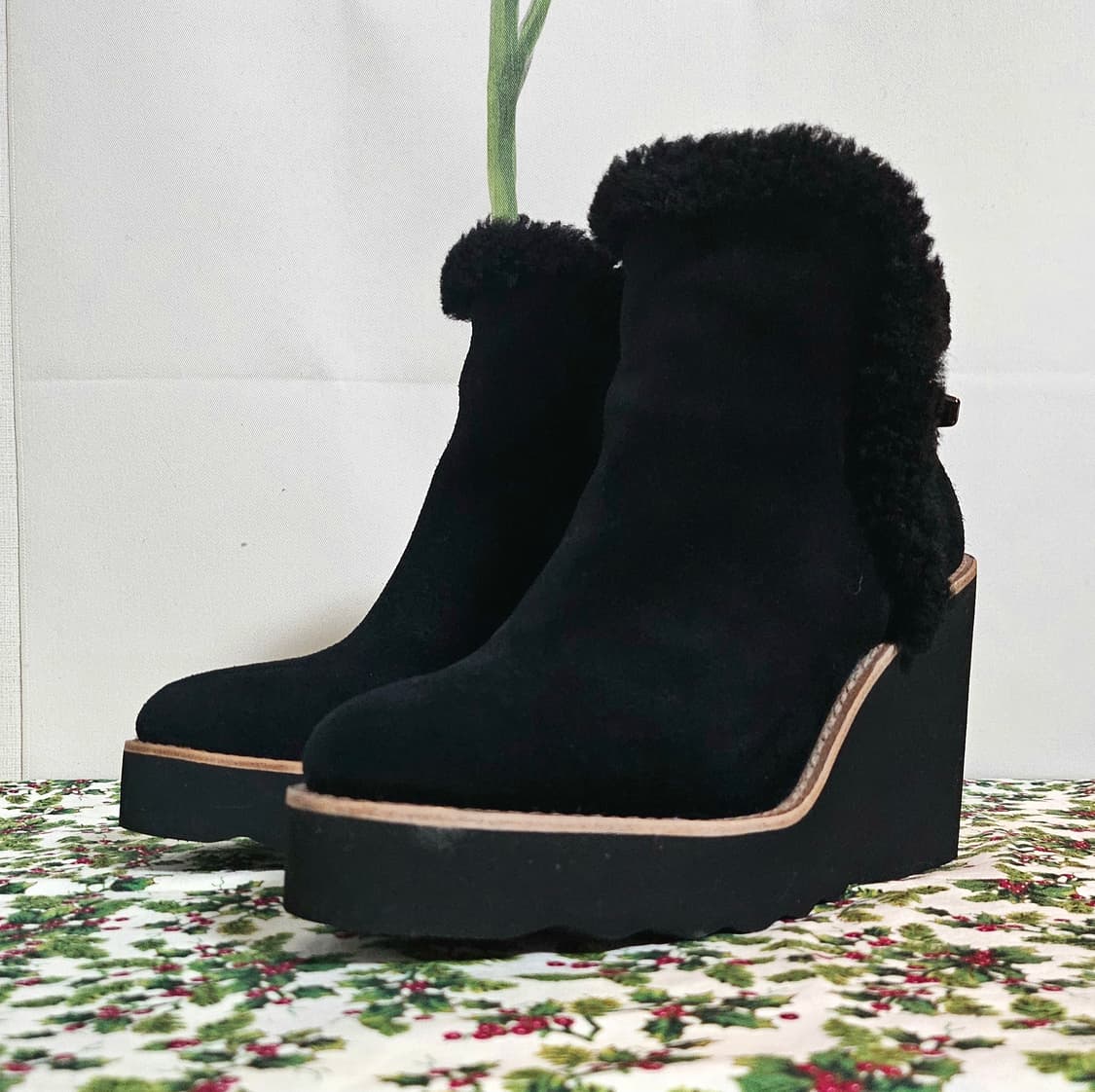 COACH 코치 블랙 스웨이드 퍼 앵클부츠 상품이미지1