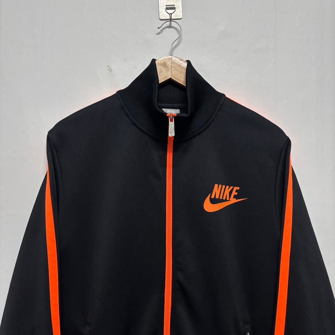 나이키 블랙 오렌지 트랙탑 상품이미지2