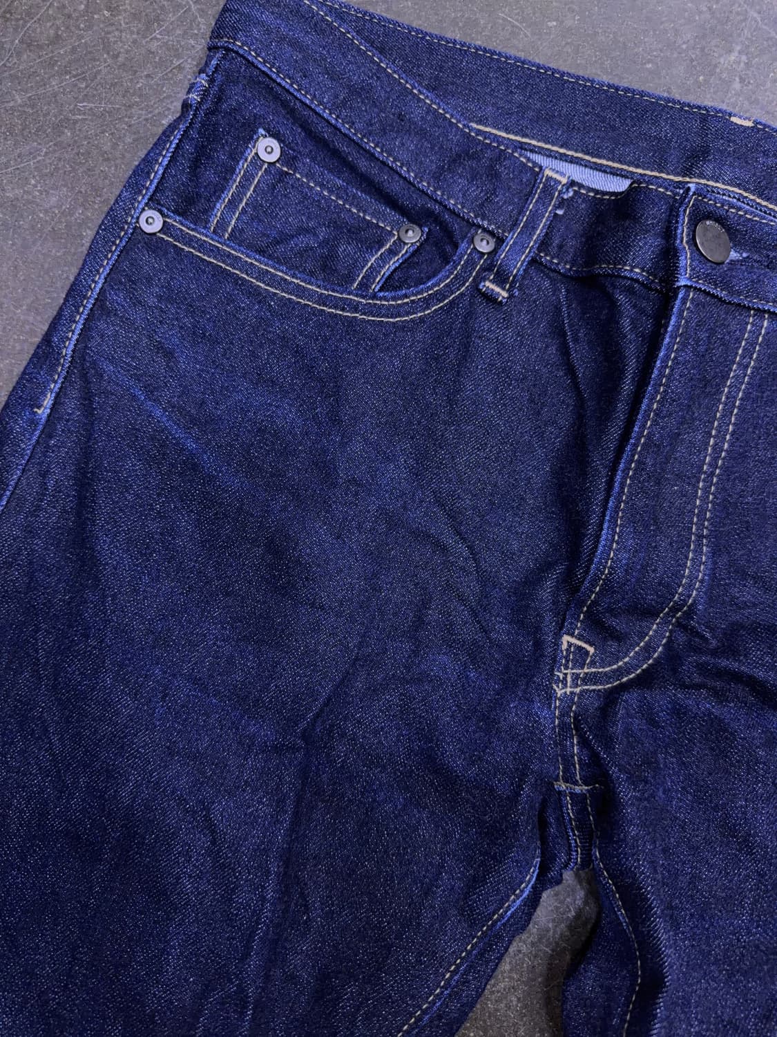 유니클로 슬림 스트레이트핏 셀비지 데님팬츠 딥인디고 32 상품이미지4