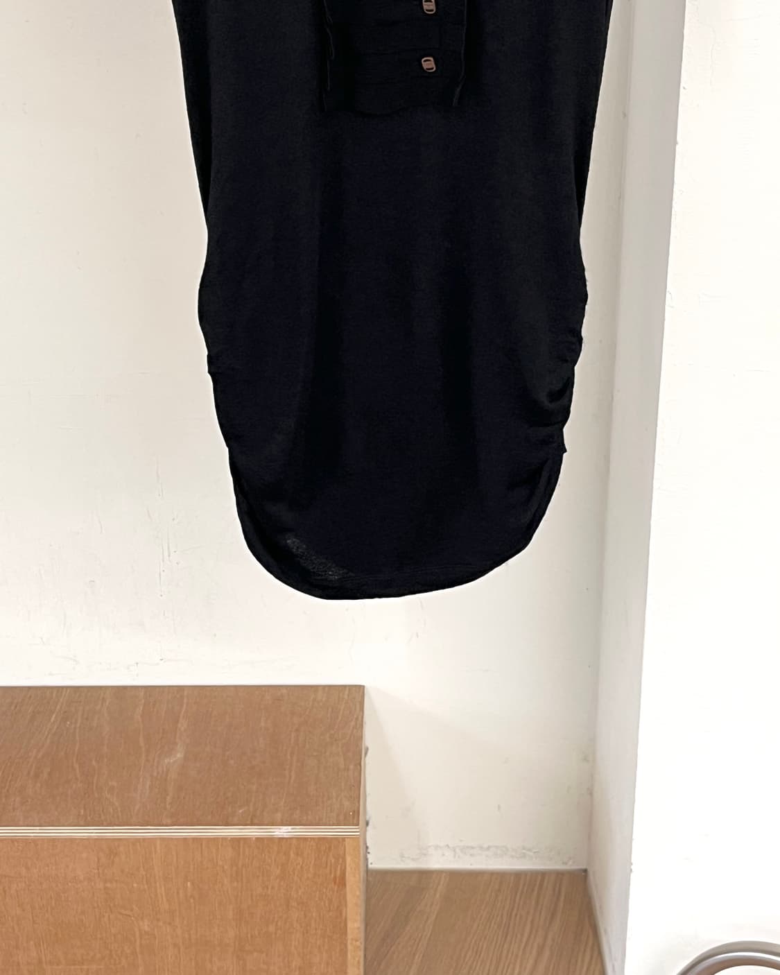 살바토레 페라가모 블랙 턱 디테일 슬리브리스 상품이미지5