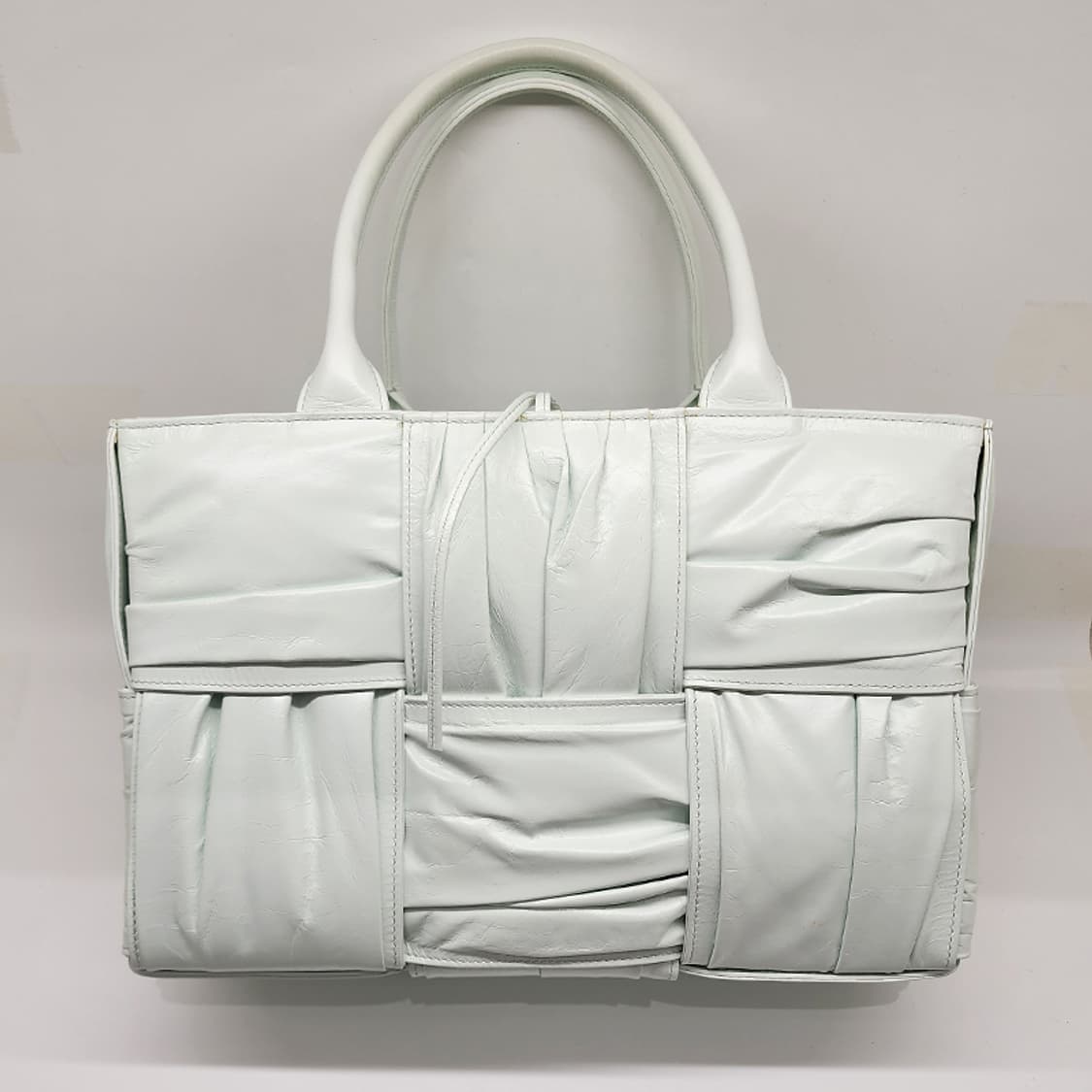 보테가베네타 아르코 레더 스몰 토트백 글레이셔 상품이미지1