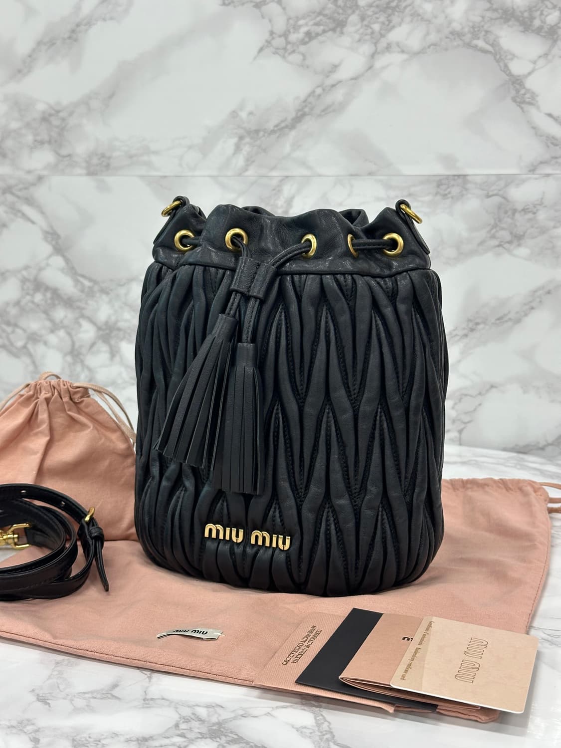 [풀구성] 미우미우 마틀라세 버킷백 블랙 상품이미지2