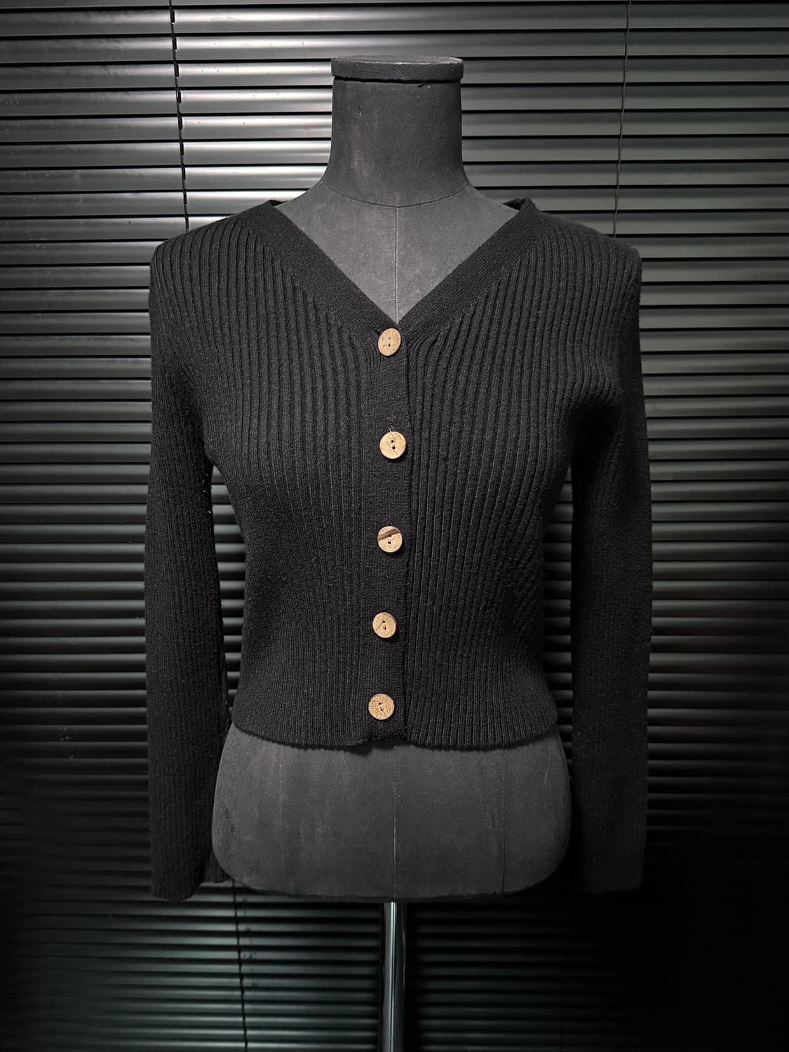 MINX&MOSS 블랙 스웨터 니트 크롭 가디건 나무 단추 M 95 골지 상품이미지1