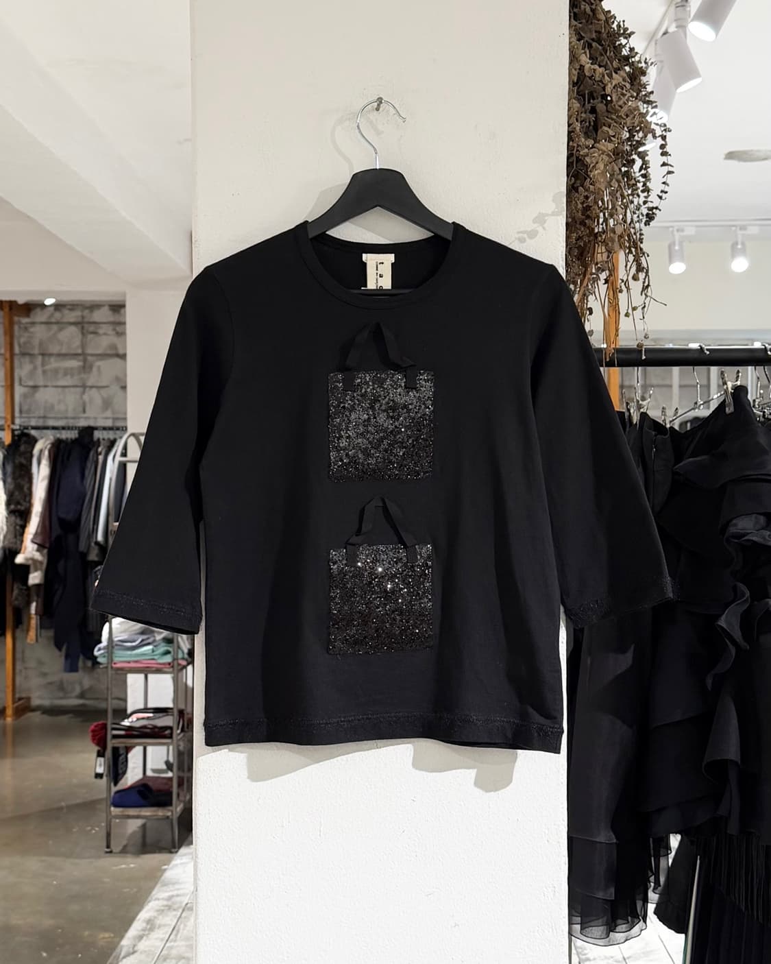 꼼데가르송 타오 블랙 백 패턴 시퀸장식 7부 티셔츠 상품이미지1