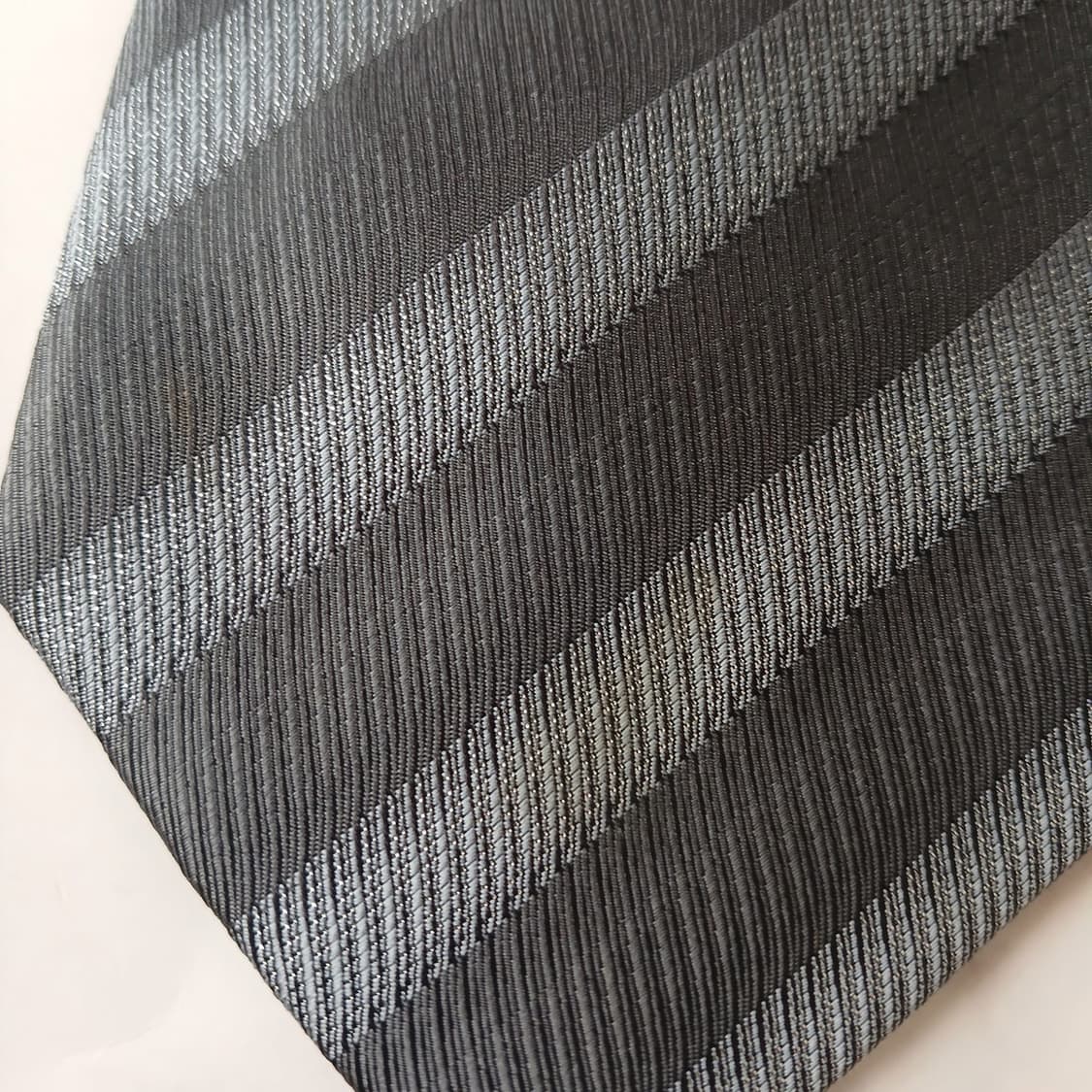 입생로랑 실크 그레이 스트라이프 넥타이 9.7cm A등급 A19083
 상품이미지8