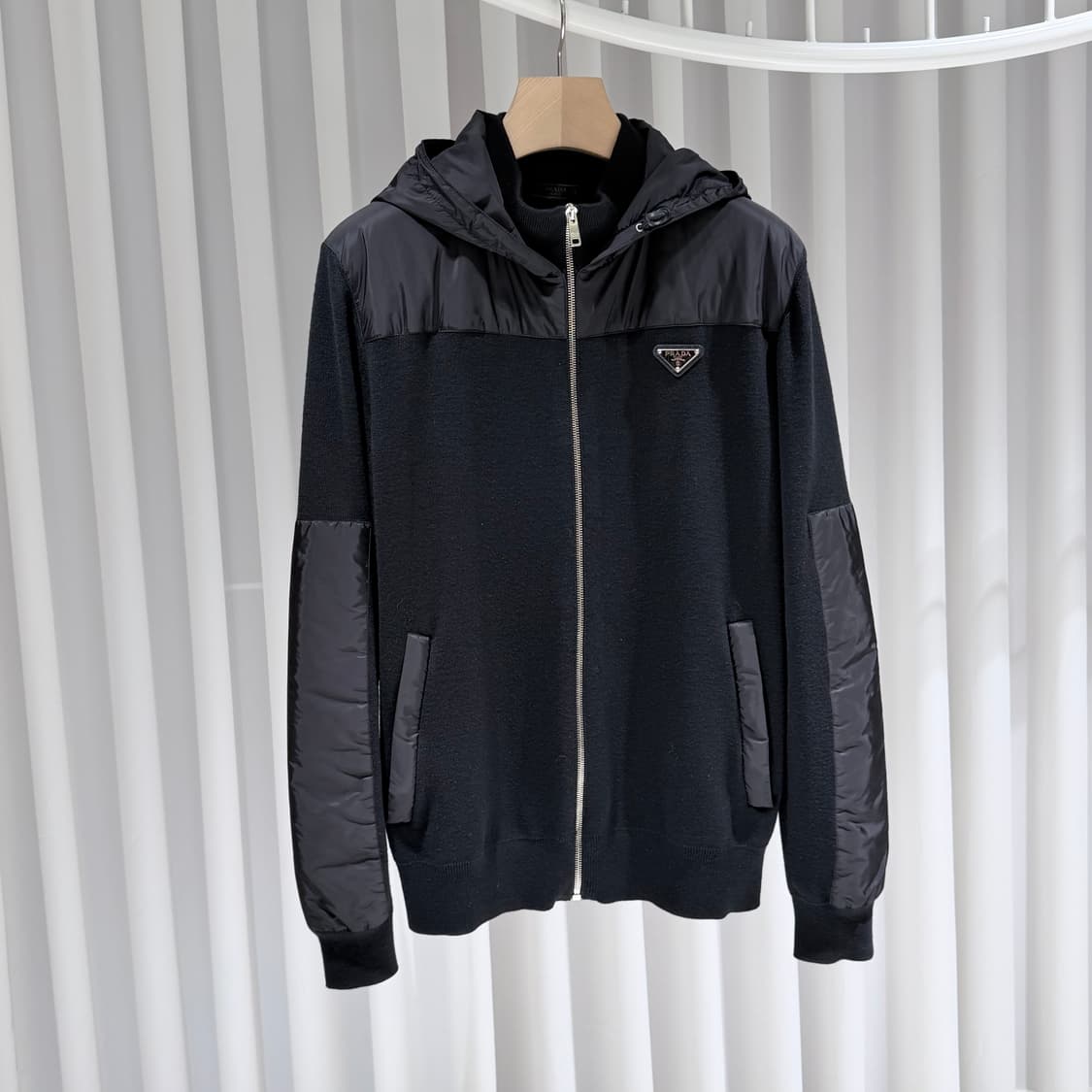 52 / 프라다 로고 블랙 니트 패딩 상품이미지3