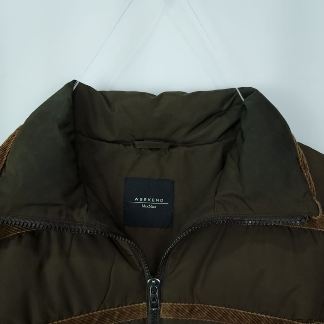 [막스마라] 테이핑 바인딩 경량 패딩 카키 P01099 상품이미지9