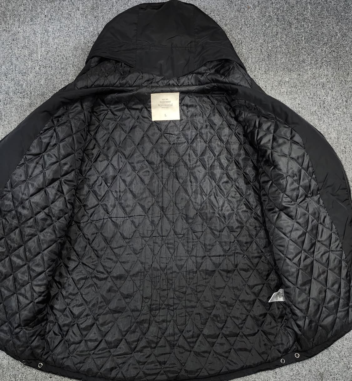 슈프림 & 포텐셜 테이프드 심 누빔 후드 자켓 L 상품이미지3