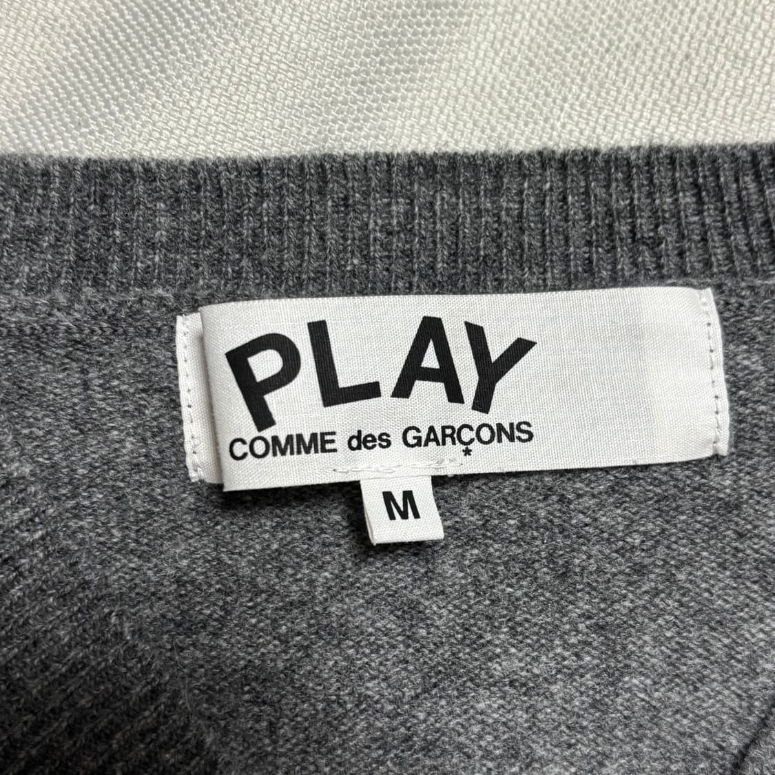 M 꼼데가르송 와펜 브이넥 니트 상품이미지4