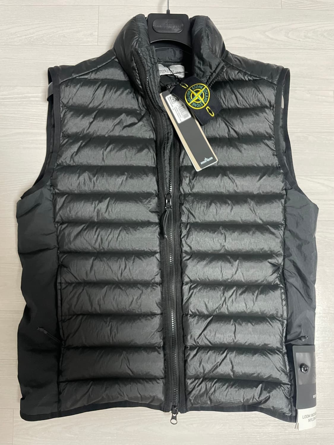 (새상품) 스톤아일랜드 룸 우븐 패딩조끼 블랙 M 상품이미지1