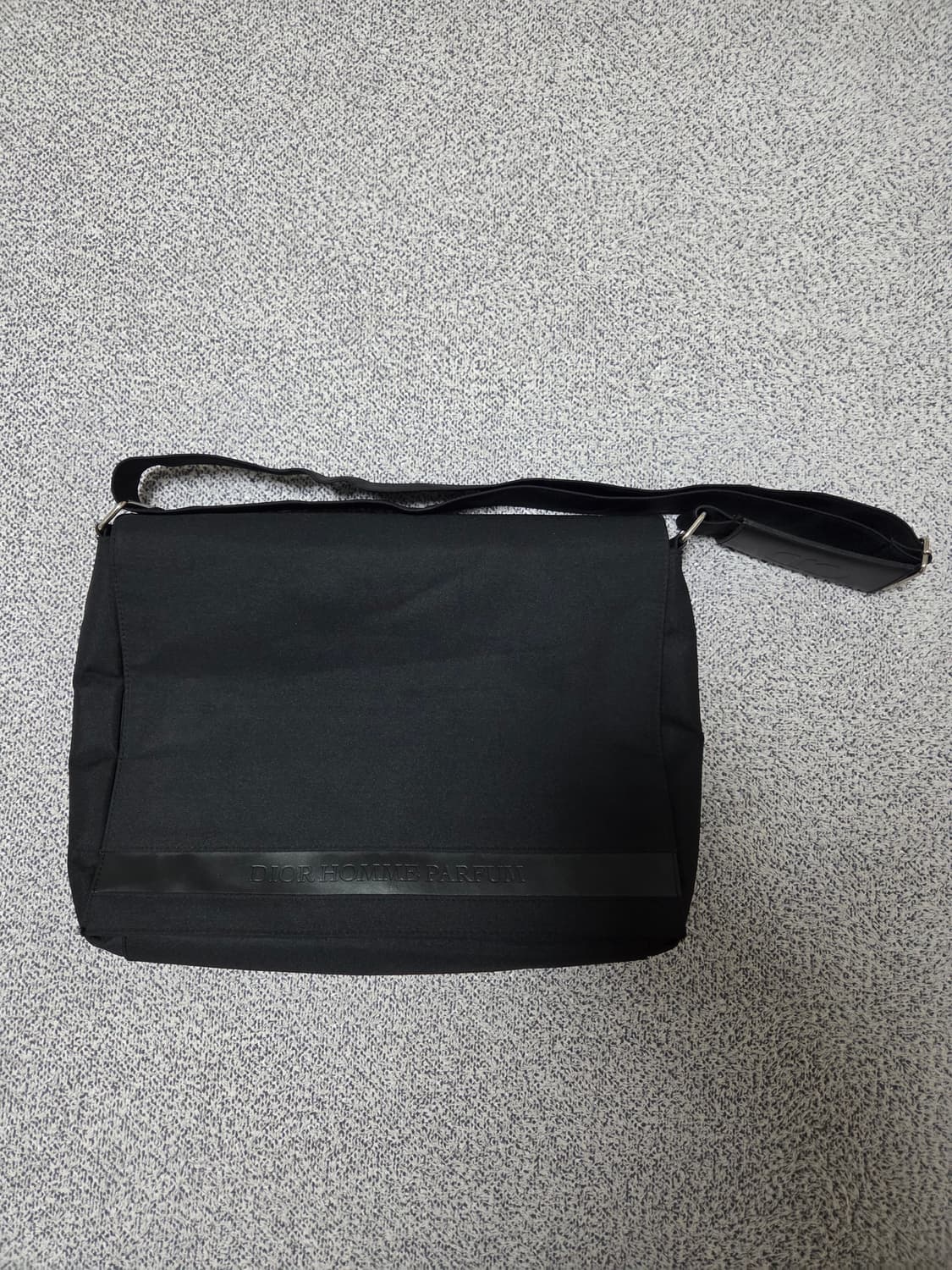 디올옴므 에디기 퍼퓸크로스백 상품이미지1