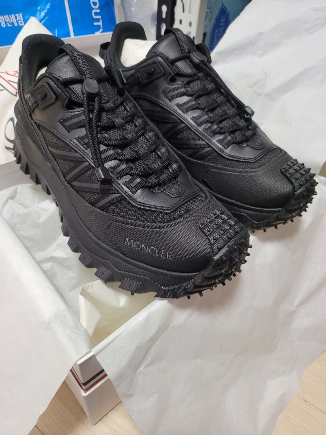 밤을 닮은 무적의 블랙, 몽클레르 트레일그립 GTX 블랙 상품이미지2