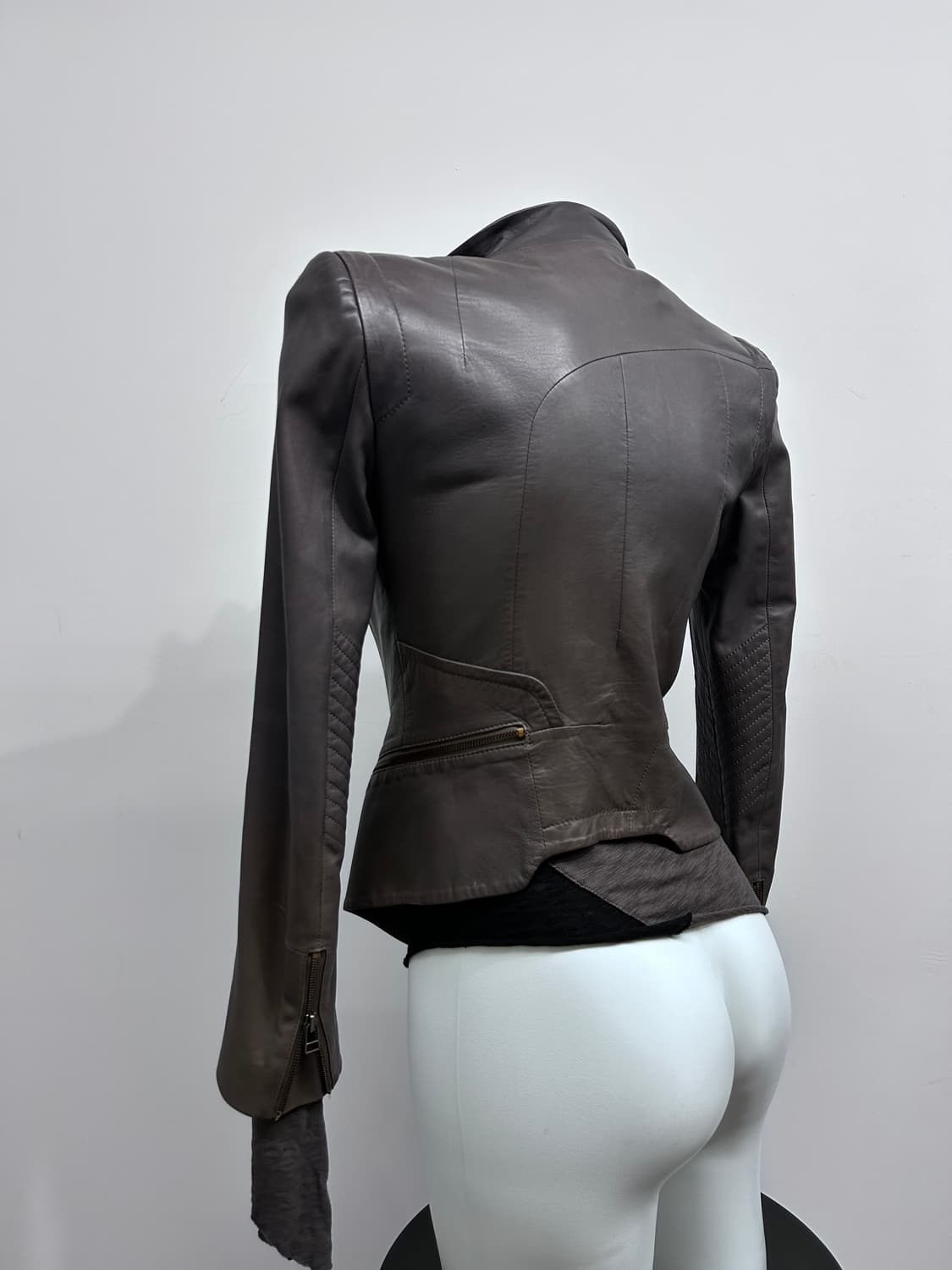 오브제 사선 드레이프 램스킨 자켓 상품이미지6