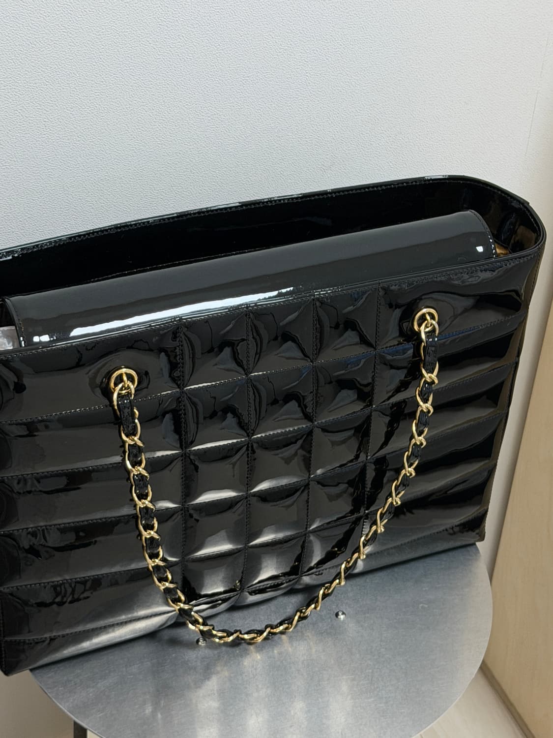 샤넬 블랙 에나멜 토트백 상품이미지2