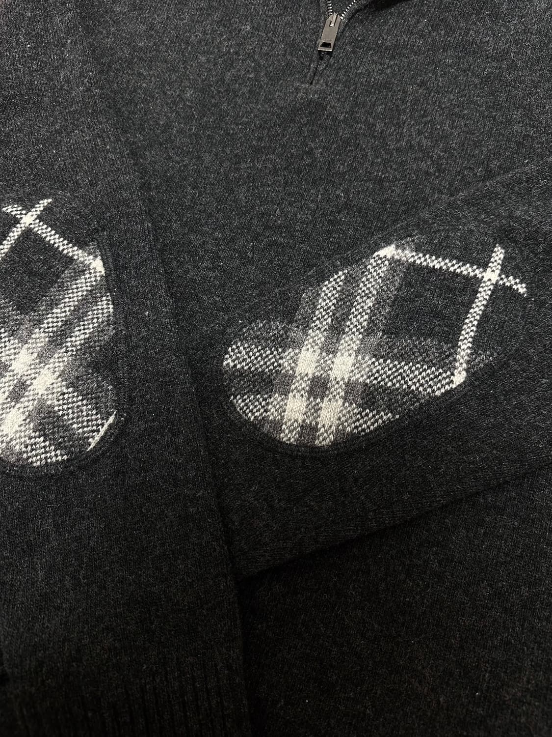 버버리 엘보우패치 반집업 니트 상품이미지4