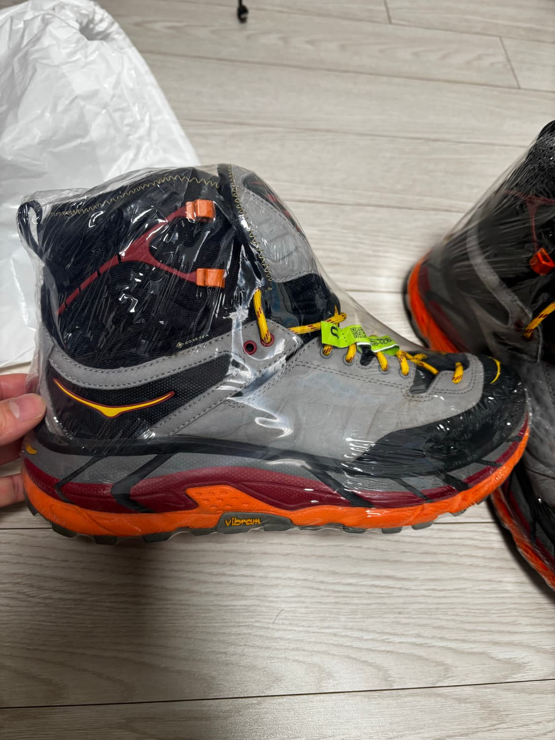 호카 토르 울트라 하이 블랙 칠리 페퍼 260 상품이미지2