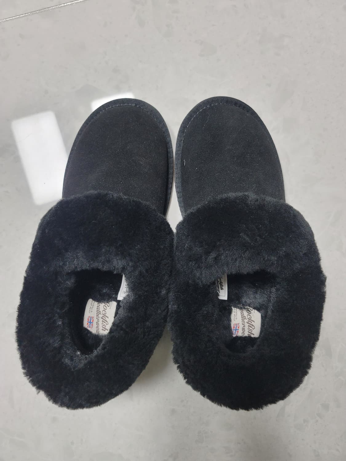 (새제품)락피쉬 어그 슬리퍼 블랙 uk5.5 235사이즈 새제품

단품입 상품이미지2