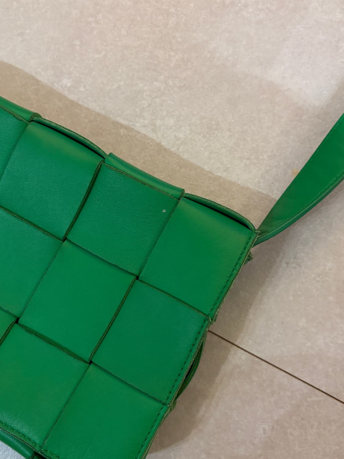 보테가 카세트백 스몰 상품이미지2