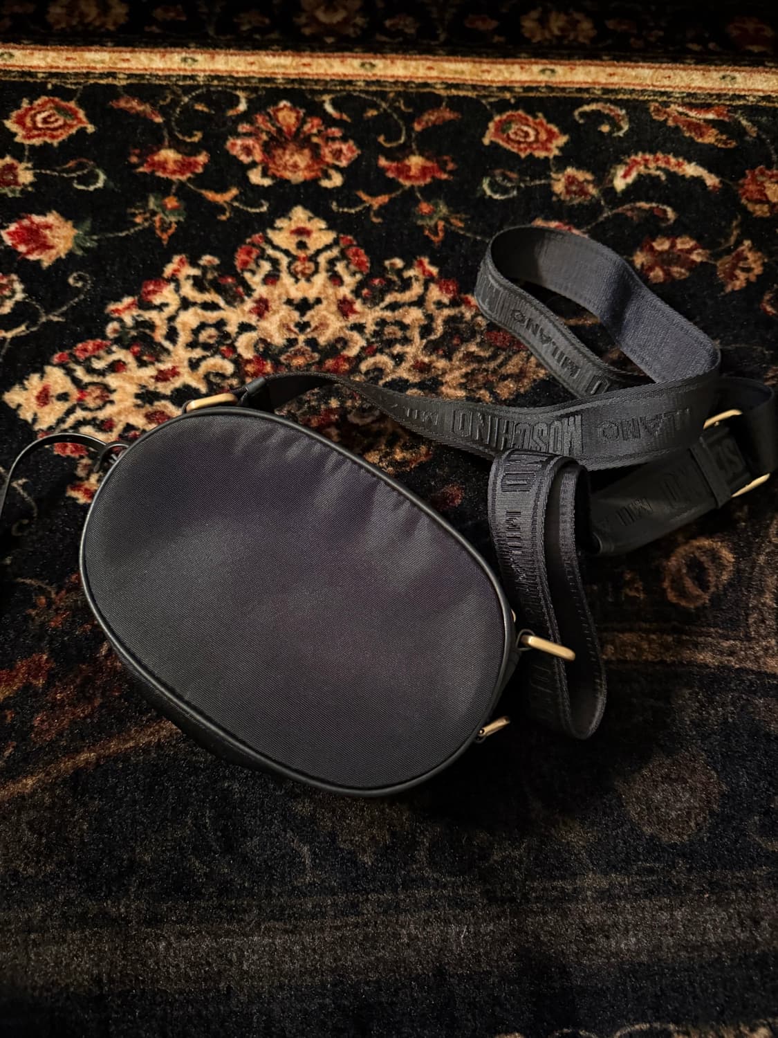 정품 모스키노 크로스백 상품이미지5