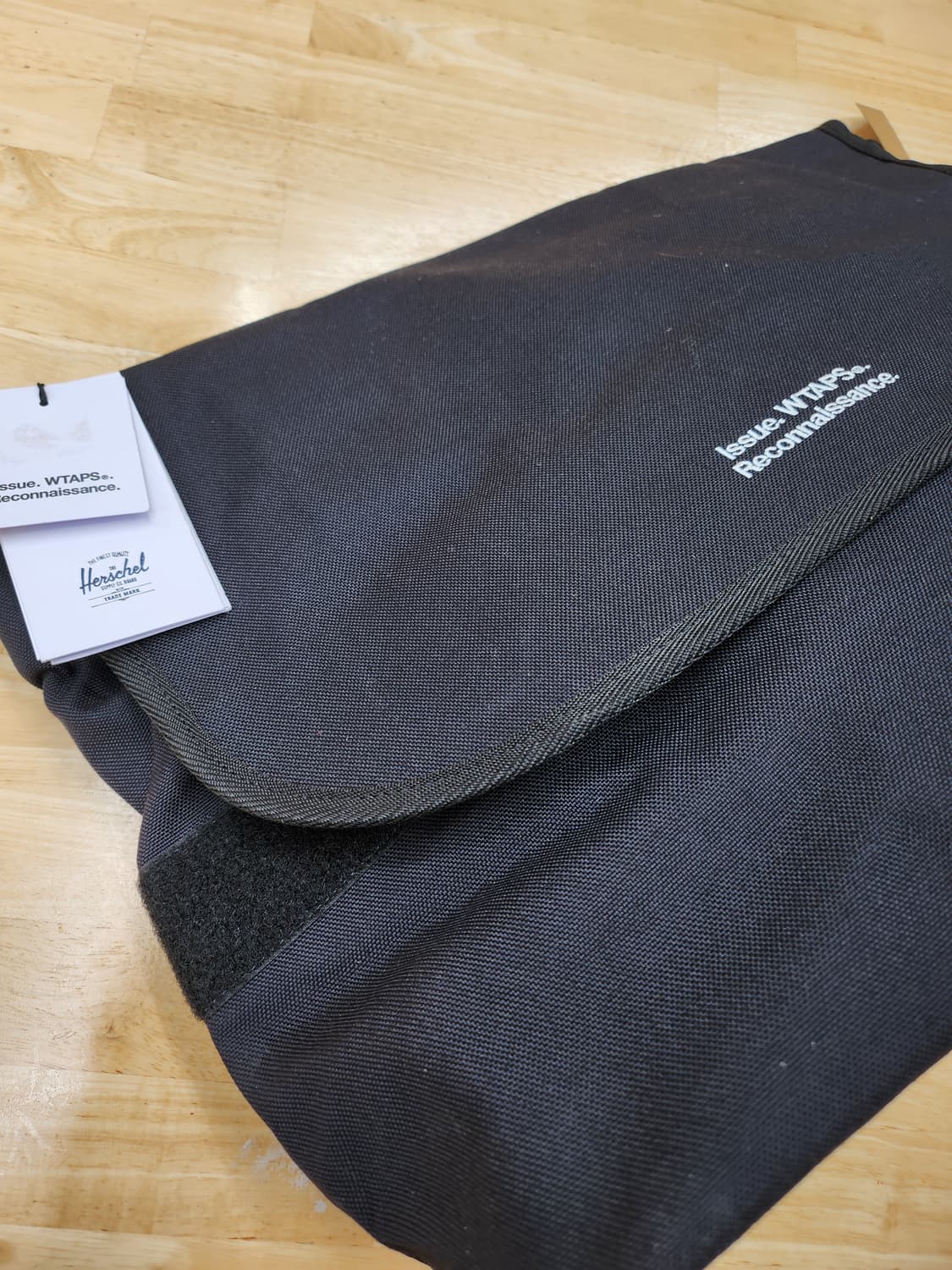 더블탭스X허쉘 콜라보 크로스백 상품이미지7